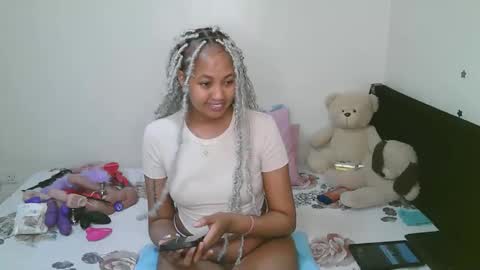 sexy_bluegirl online show from 05/11/26, 02:17