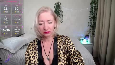 Snapshot of sexy_cat00 chatting on 12/04/25, 07:55 Irena online show from 12/04/25, 07:55