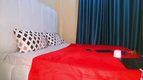 Snapshot of sexy_cici2 chatting on 07/13/26, 03:31 foxxy sweets online show from 07/13/26, 03:31