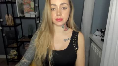 Snapshot of sexy_coralie chatting on 12/01/24, 04:51 C o r a l i e online show from 12/01/24, 04:51