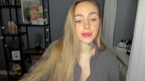 Snapshot of sexy_coralie chatting on 12/07/24, 11:40 C o r a l i e online show from 12/07/24, 11:40