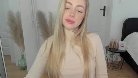 Snapshot of sexy_coralie chatting on 02/13/25, 08:59 C o r a l i e online show from 02/13/25, 08:59