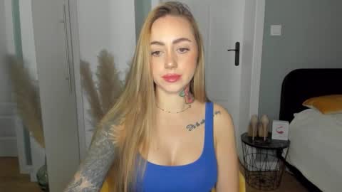 C o r a l i e online show from 03/25/26, 07:36