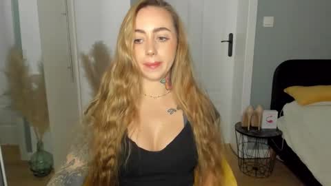 C o r a l i e online show from 03/27/26, 08:26