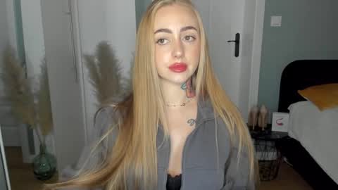 C o r a l i e online show from 04/13/26, 01:38