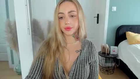 C o r a l i e online show from 05/16/26, 10:36