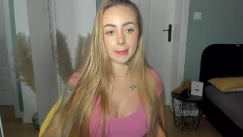Snapshot of sexy_coralie chatting on 06/26/26, 07:24 C o r a l i e online show from 06/26/26, 07:24