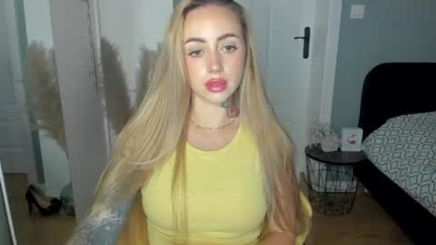 Snapshot of sexy_coralie chatting on 07/01/26, 01:24 C o r a l i e online show from 07/01/26, 01:24