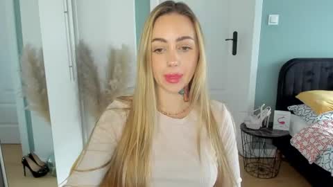 Snapshot of sexy_coralie chatting on 07/19/26, 02:21 C o r a l i e online show from 07/19/26, 02:21