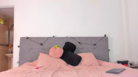 Snapshot of sexy_couple_xx1 chatting on 02/11/26, 07:19 sexy_couple_xx1 online show from 02/11/26, 07:19