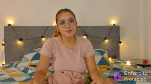 Snapshot of sexy_couple_xx1 chatting on 03/04/26, 10:27 sexy_couple_xx1 online show from 03/04/26, 10:27