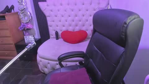  C R I S T A L  online show from 05/11/26, 07:00