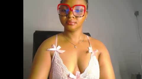 Snapshot of sexy_ebonygirl_ chatting on 02/07/26, 06:33 Clara online show from 02/07/26, 06:33