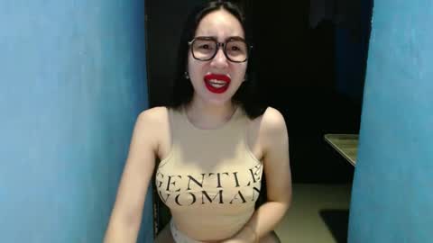 sexy_emily92 online show from 04/13/26, 08:53