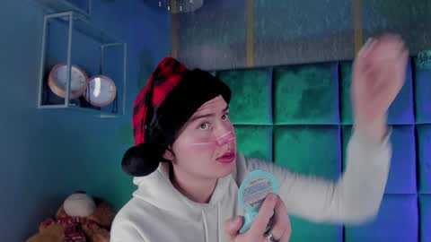 Snapshot of sexy_hot_boyy chatting on 12/05/24, 04:42 Dereck Martinez online show from 12/05/24, 04:42