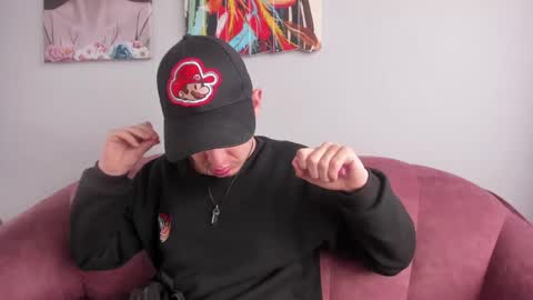 Snapshot of sexy_hot_boyy chatting on 12/30/24, 01:03 Dereck Martinez online show from 12/30/24, 01:03