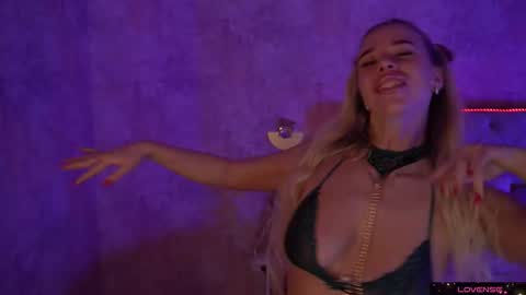 Snapshot of sexy_ira chatting on 02/22/25, 05:55 Ira online show from 02/22/25, 05:55