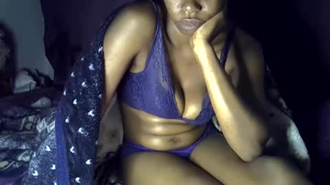 Snapshot of sexy_leila3 chatting on 05/23/26, 12:05 kayla online show from 05/23/26, 12:05