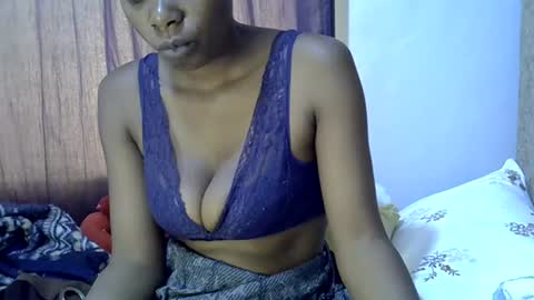 Snapshot of sexy_leila3 chatting on 06/17/26, 09:56 kayla online show from 06/17/26, 09:56