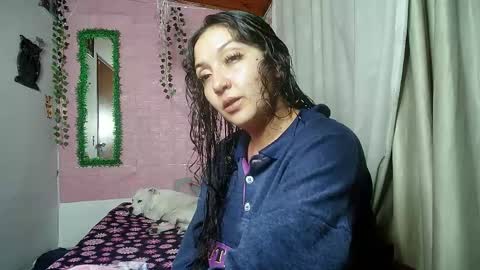 Snapshot of sexy_lolas chatting on 06/08/26, 01:28 sexy lolas online show from 06/08/26, 01:28
