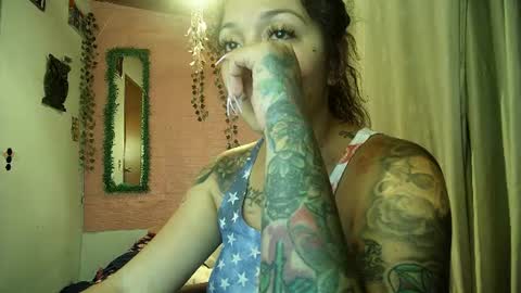 Snapshot of sexy_lolas chatting on 06/11/26, 01:05 sexy lolas online show from 06/11/26, 01:05