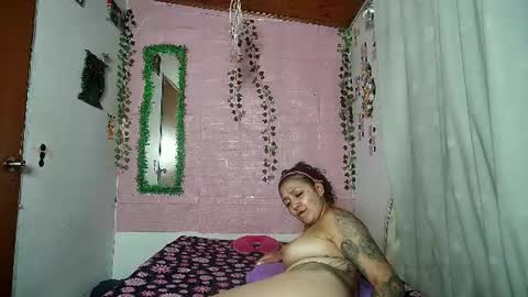 Snapshot of sexy_lolas chatting on 06/25/26, 01:27 sexy lolas online show from 06/25/26, 01:27