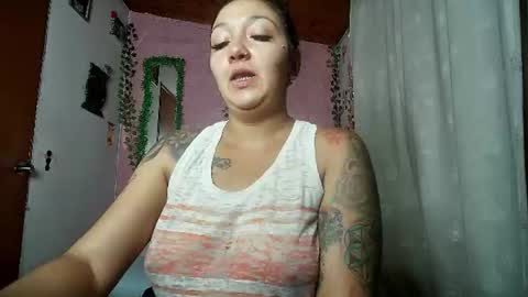 Snapshot of sexy_lolas chatting on 07/09/26, 03:10 sexy lolas online show from 07/09/26, 03:10