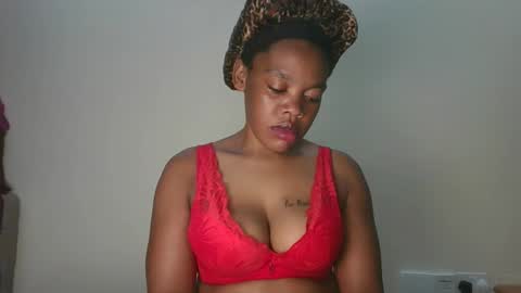 sexy_lyna online show from 12/16/25, 07:52