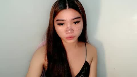 Snapshot of sexy_mikaxoxo chatting on 12/04/25, 03:43 mika online show from 12/04/25, 03:43