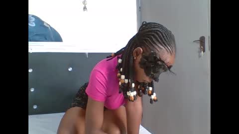 mimi online show from 04/07/26, 12:05