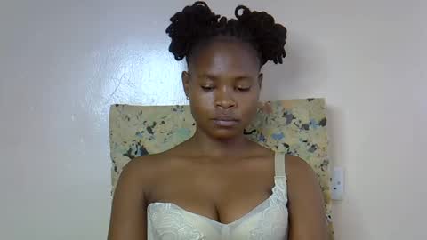 Molyne online show from 03/24/26, 02:05