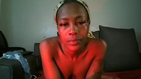 Snapshot of sexy_momah chatting on 06/18/26, 12:33 SEXY MOMAH online show from 06/18/26, 12:33