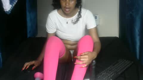 sexy pigeon online show from 03/29/26, 06:19