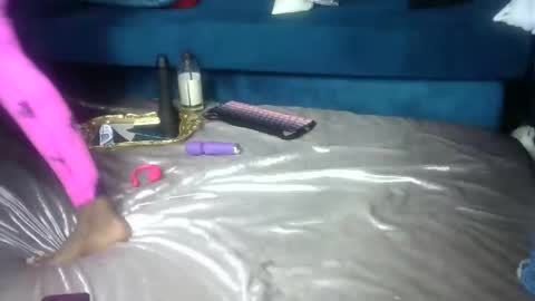 sexy pigeon online show from 05/18/26, 06:03
