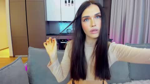 Snapshot of sexyangeloux chatting on 12/03/24, 08:06 Lou online show from 12/03/24, 08:06