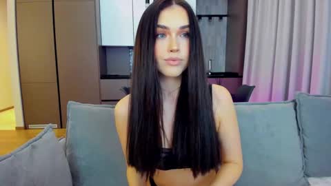 Snapshot of sexyangeloux chatting on 12/08/24, 09:30 Lou online show from 12/08/24, 09:30