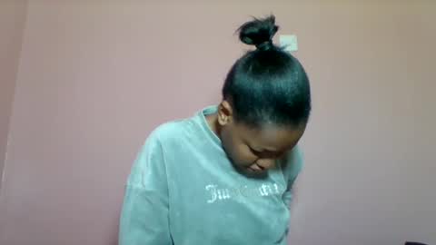 sexyapple2002 online show from 09/12/25, 08:03