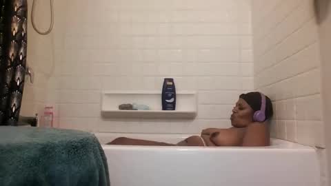 Snapshot of sexybella81 chatting on 12/04/25, 06:27 sexybella81 online show from 12/04/25, 06:27