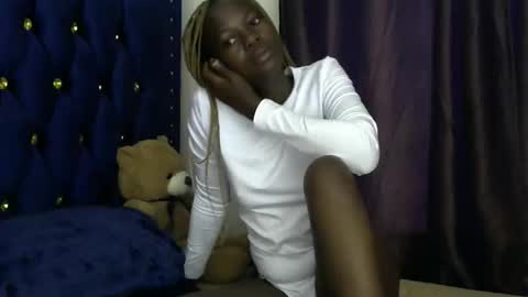 Snapshot of sexybilha483 chatting on 11/23/25, 01:33 Sexybilha483 online show from 11/23/25, 01:33