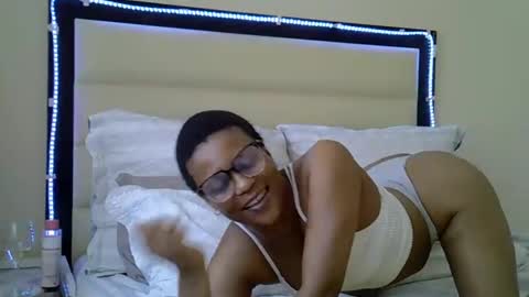 Snapshot of sexyboobs16 chatting on 11/20/25, 09:53 sexyboobs16 online show from 11/20/25, 09:53