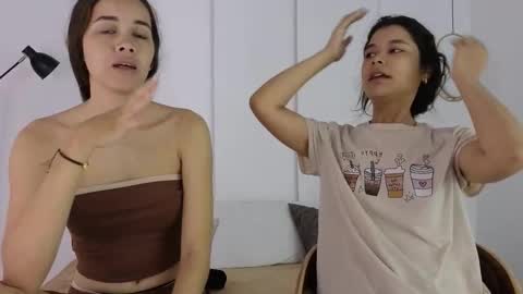chanell and yina online show from 11/11/25, 01:22