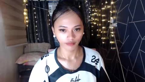 Miss Cheng online show from 11/12/25, 08:37