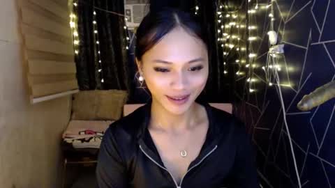 Miss Cheng online show from 11/24/25, 07:35