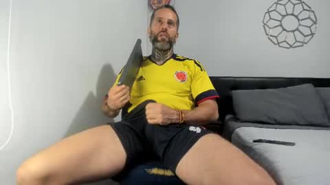 Snapshot of sexycolombian2022 chatting on 07/07/26, 01:37 Antonioylola online show from 07/07/26, 01:37