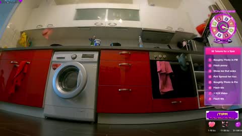 Snapshot of sexydea chatting on 02/11/26, 12:21 XDA online show from 02/11/26, 12:21