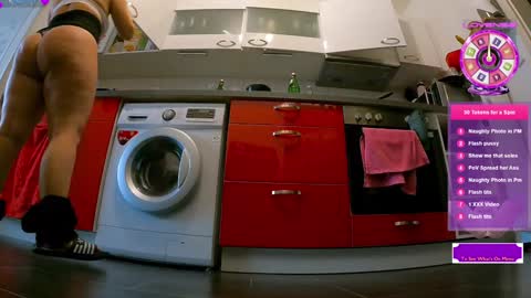 Snapshot of sexydea chatting on 02/24/26, 12:36 XDA online show from 02/24/26, 12:36