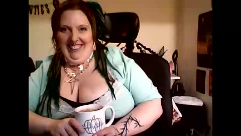 Snapshot of sexyemoprincess chatting on 11/24/25, 04:40 Wouldntyouliketoknow online show from 11/24/25, 04:40