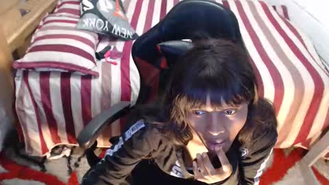 sexyjustin202 online show from 10/28/25, 02:04