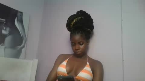 Snapshot of sexykitten200 chatting on 01/19/26, 03:32 SexyKitty online show from 01/19/26, 03:32