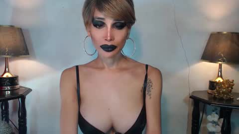 Queen Sofia online show from 05/11/26, 01:55